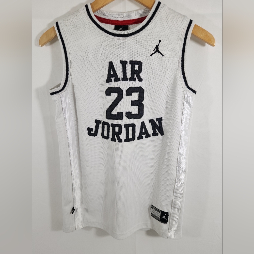 Air Jordan Boys Sewn #23 Jersey White Large 12-13 Years MINT